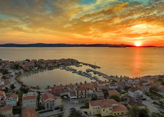 With Swimming Pool Bibinje, Zadar - 6121 アパート ビビニェ
